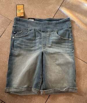 Rock & Republic Fever Pull On Bermuda Jeans Size 12 Light Wash Denim Shorts